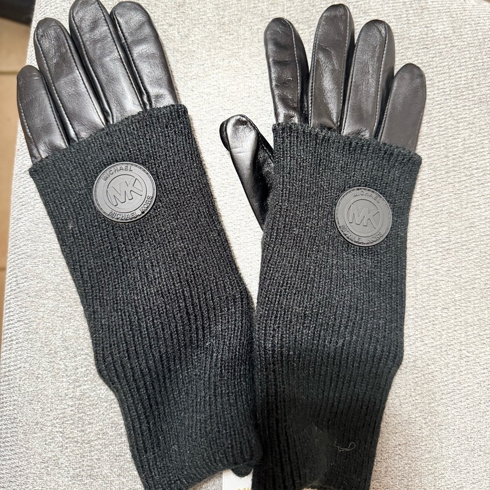 MICHAEL Michael Kors Black Leather & Knit Logo Cuff Gloves